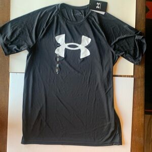 Black under armour tshirt